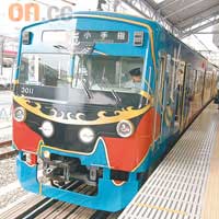 當999列車駛離西武鐵道池袋站時，車尾就當回車頭。