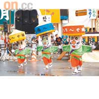 笠上古怪面具跳舞的富良野肚臍祭，讓人看得心花怒放。