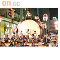 青森睡魔祭有巨型太鼓，帶來視覺及聽覺的震撼。