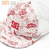 DC白×紅色圖案貨車帽$159（a）