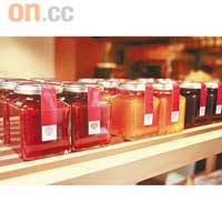 由日本直送的自家製果醬，每瓶由七十至八十元不等。