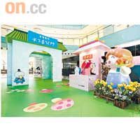 廣場變身武林聖地，其中在「太乙春花門」內，會有一班師兄弟的奇門列陣，牆上還列出八式奇招心法，肯定大開眼界。