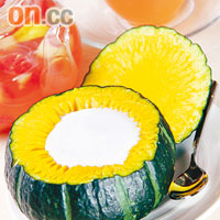 原盅南瓜布甸$26<br>日本有機南瓜味道帶甜，挖空中間的南瓜肉後，加入椰漿、西米及豆奶等，再原個蒸煮，香滑兼備。（需一天前預訂）
