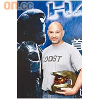 《Halo 3： ODST》首席遊戲製作人Curtis Creamer今趟巡迴亞洲周圍撩人打。