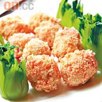 上海婆婆獅子頭$48<br>素菜版獅子頭，豆腐及蛋白混合雲耳、竹笙及菇菌搓成球狀後，蘸上粉漿炸香，入口盡是單純的豆香與菇香。