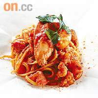 海鮮意大利麵配新鮮番茄醬 $238<br>用上龍蝦、扇貝、大蜆等貝殼類海鮮，配上鮮甜番茄煮成的意大利麵，更特別用上紙包來焗出鮮味，是最傳統的意大利菜。