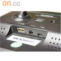 相架背部插槽，可支援XD/SD/SDHC記憶卡，並且還有一組USB Port。
