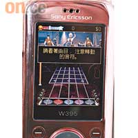 冇Hello Kitty小遊戲，但內置的Guitar Rock Tour玩法好似捽碟機，夠你玩餐飽。