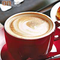 意大利鮮奶咖啡$28起<BR>有機咖啡味道分外濃郁，連同香甜鮮奶炮製，比一般的更特別，產生很好的化學作用。