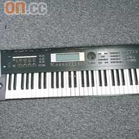 Korg TR61 Keyboard可連接電腦編寫樂曲，巿面鍵盤控制器三千元左右已有不錯的選擇。