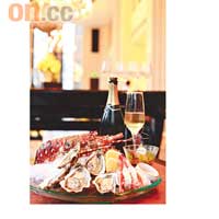 蠔酒吧海鮮拼盤（b）<br>大受歡迎的海鮮拼盤，包括多款從各國進口的海鮮，每款都鮮甜肥美。