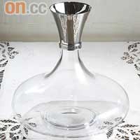 MALMAISON玻璃瓶是銀加水晶的製成品，亦是Percy的飛佛。$6,460