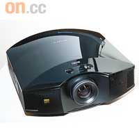 抵玩全高清<BR>HW15入手價較平，不過都有BRAVIA Engine 2訊號處理功能，加上支援全高清解像度及60,000:1對比，算幾抵玩。售價：$22,000