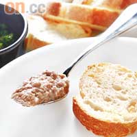 和牛肉醬伴多士$50<BR>和牛用鹽及香料醃好，再燉個半小時令肉質變腍後，然後剁成醬，伴多士即成惹味小食。