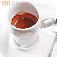 單份意式濃縮咖啡$16<BR>客人可自選咖啡豆沖調Espresso，這杯用上南印度的Karnataka，餘韻甘香持久。