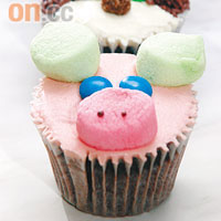 Cartoons Cupcakes $28<br>顏色繽紛，可愛得意，有貓、狗、豬、牛、熊仔等六款造型，全由Tracy設計，蛋糕方面，則有朱古力、綠茶及雲呢拿味等。