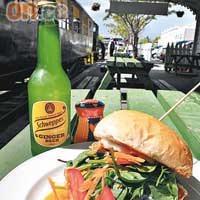 車長推介Ruby's Burger，配上香橙醬汁，極好味。NZ$8.9（約HK$52）