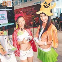Game Girl在另一角玩Xbox Live 《泡泡龍》，唔使打打殺殺，一樣咁開心。
