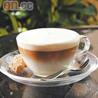 MX鮮奶咖啡（MX Latte）<br>以熱鮮奶及特濃咖啡調製，順滑鮮奶泡沫令咖啡口感細緻，香甜柔滑卻不失咖啡獨有的醇厚芳香。