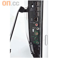 機背隱藏了大量連接埠：USB、HDMI、LAN、S-Video、Audio等一應俱全。