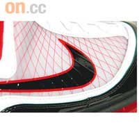 Air Max LeBron Ⅶ也用上Flywire支撐鞋身。
