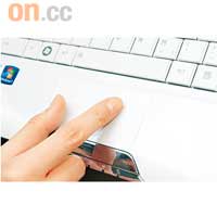 TouchPad支援多點觸控，用兩隻手指便能將相片或網頁放大縮小，或作上下捲動。