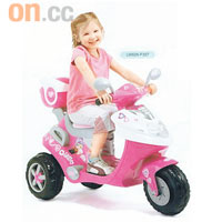 公主專用<br>這款卡通造型的粉紅色公主充電車，具備向前及向後行走、發聲、閃燈功能，車尾還設有後尾箱，適合四至八歲的女孩。$699（c）