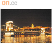 超過一百五十年歷史的鏈子橋是布達佩斯地標。