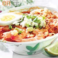 炒米粉（Mee Siam） $55<br>Issac家人曾於上海開設泰國菜館，所以他特別鍾情酸辣泰菜，而炒米粉正起源於泰國，並發展出馬來西亞、印度及娘惹口味，David特別選印度口味，酸甜香辣之餘，更帶濃濃的椰汁香，Issac一食愛上。