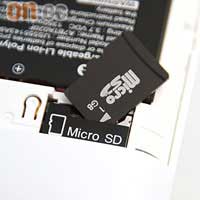 支援最高32GB的microSDHC記憶卡，不過要拆電才可換卡。