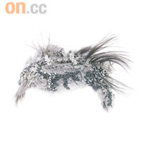灰白色水晶羽毛頭飾 $1,450