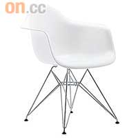 Eames Armchair白色膠座椅　$4,140（c）<br>「擁有一張由Charles and Ray Eames設計的經典白色膠座椅，能反映出個人的生活品味。今個聖誕，禮物清單上走唔甩。」