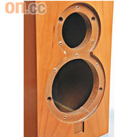 音箱由MDF木板製成，夠晒分量，能減少不必要的震動。