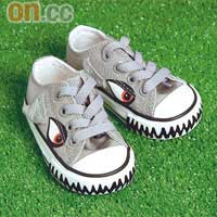 小鯊魚Sneaker，附鞋帶設計，最適合畀佢學綁鞋帶。$299/對（適合一至四歲小朋友）