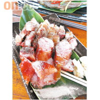 以相思木烤製的黑豬肉，香而不膩，食時要蘸阿里山出產的山葵胡椒粉。NT$100（約HK$24）