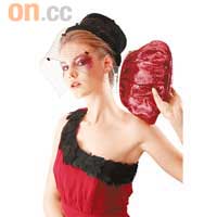 Felix Rey紅色珠片 Clutch Bag $3,250<br>Black Halo紅色<br>單膊連身裙 $3,360<br>Selima黑色紗網紳士帽 $9,100 