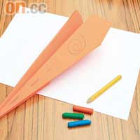 2.摺飛機<br>材料：彩色紙、顏色筆