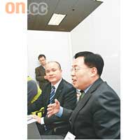 Samsung總部影像Display事業部Senior Vice President金良圭（右），預期到2012年3D TV將會成為市場主流。