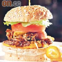 K. G Burger $68<br>以美國牛肉打成的漢堡，配上韓國特有的Bulgogi醬汁，味道濃郁無法抗拒。
