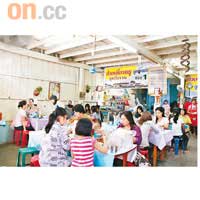 肉丸大牌檔座無虛席，證明幾受歡迎。