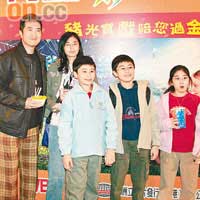 即使平日工作多忙碌，梓峰都不忘抽空帶子女欣賞電影。