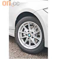 輪圈用輕量鋁合金鑄造，輪胎尺碼為205/50 R16。