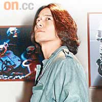 陳宇琛 小檔案<br>出生於1979年，成長於80年代，在英國修讀建築設計，於2003年進身演藝界，2008年創立了自家品牌Llazy Bonez，專門設計帶搖滾味的銀飾。
