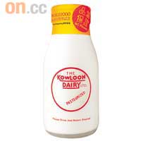 維記牛奶換新包裝，在鋁蓋外包上密封套，加強防止細菌入侵，亦印上了（QC Passed）字樣，令人放心飲用。 