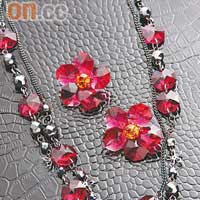 Vogline Paris紅色水晶花花耳環 $400 、長頸鏈 $780