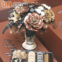 Fantasy Flower<br>Daisy Balloon另一作品，將鐵線放入氣球內再扭成花瓣形狀。
