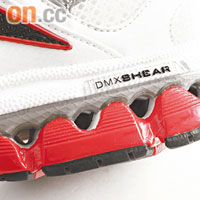 腳踭是主要的受力區域，所以鞋踭位應用了獨特的DMX Shear結構。