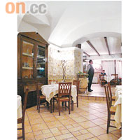 Falcone是小鎮地道老店，不慣招呼觀光客，食物卻頗有水準。