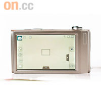 機身上按鈕不多，卻有一個3.5吋特大輕觸式LCD。