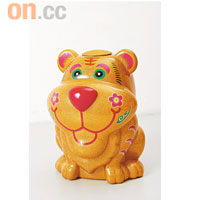 金虎錢箱<br>金色的老虎，原來是錢箱一個，入錢時仲識發聲o架！原價$148、特價$125.8（a）